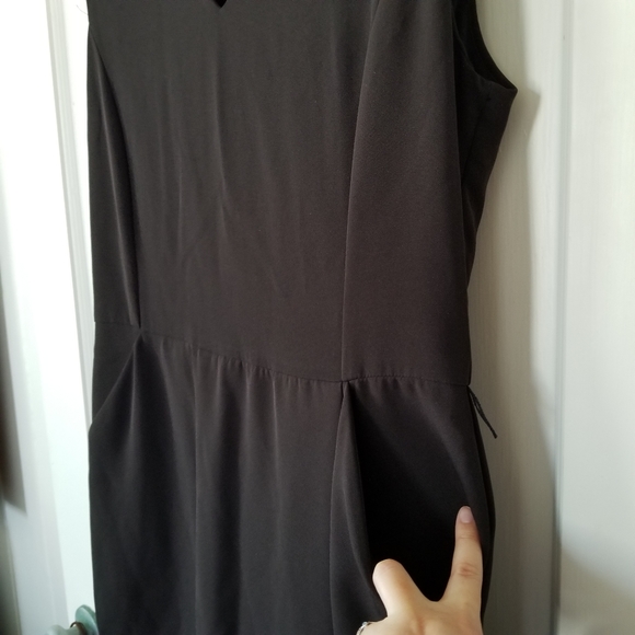 Alexia Admor Black Fitted V-neck Dress - Picture 10 of 12